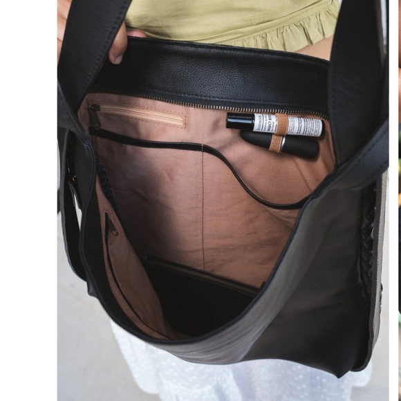 New Mandrn Leather ‘Evra’ Woven Tote black backpack - Picture 7 of 17